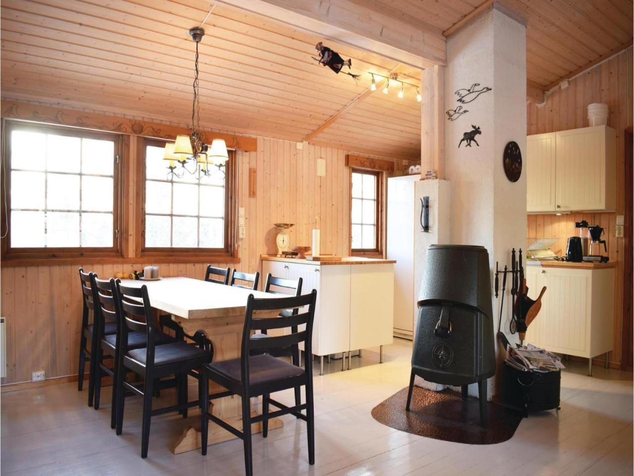 Holiday home Stunning In With Kitchen
